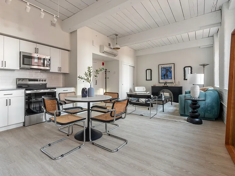 Essex St. Lofts — Photo 11