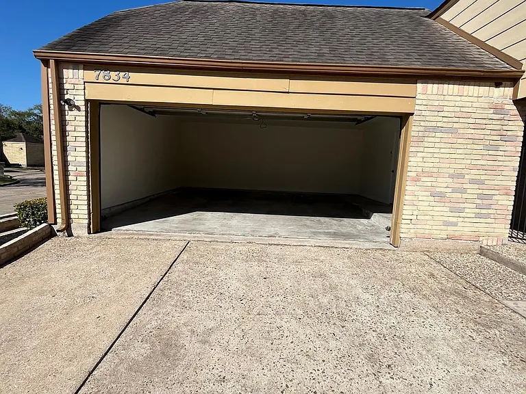 7834 Oakington Dr — Photo 3