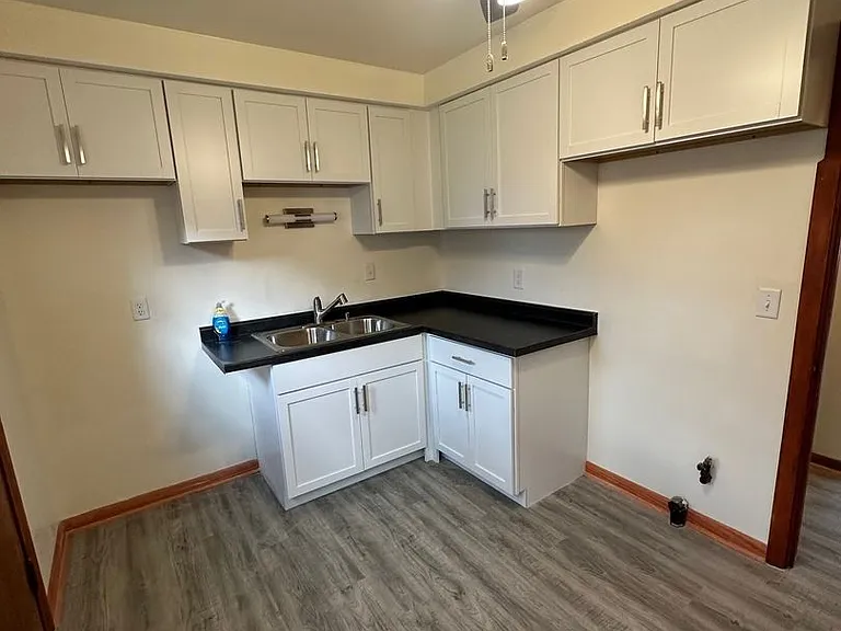 6713 W Bluemound Rd #53213-7300 — Photo 9