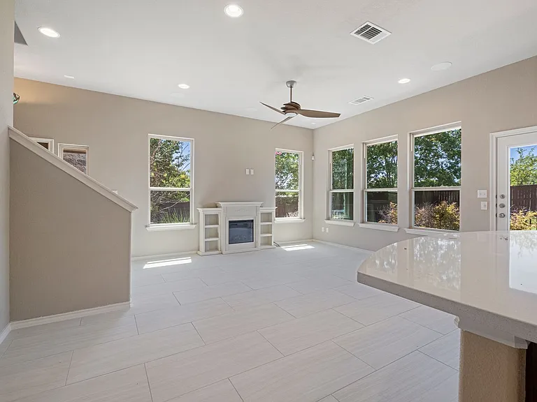 2105 Town Centre Dr #5 — Photo 11