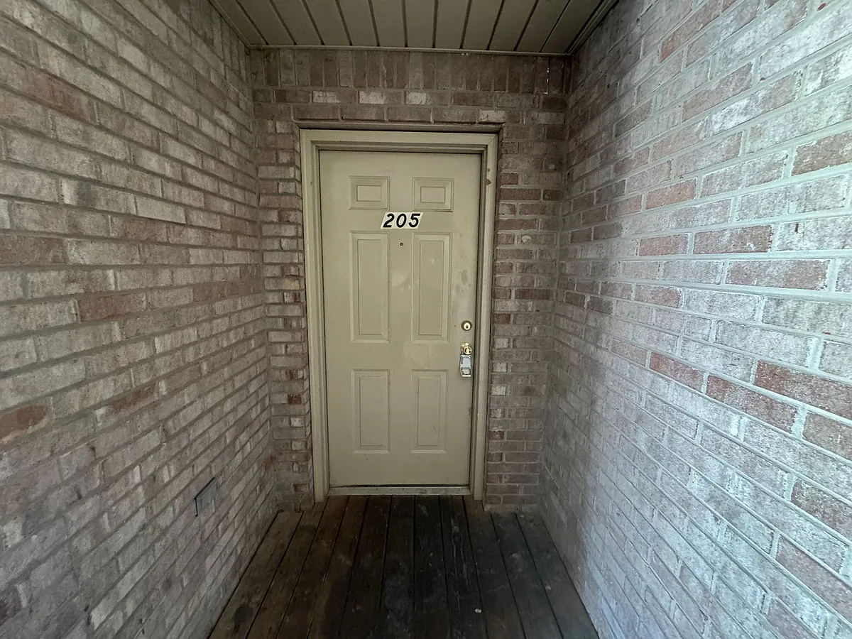 Building Photo - 1121 Transit Way