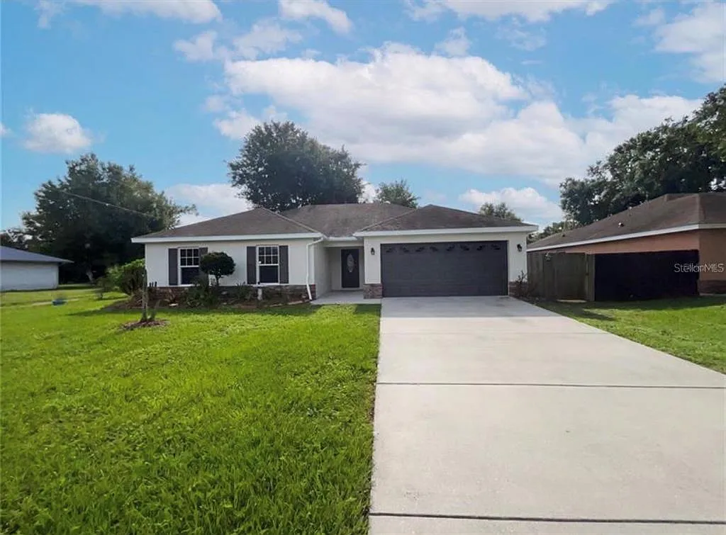 4 bed, 2.5 bath, 1605 sqft, $2,460 — Photo 1