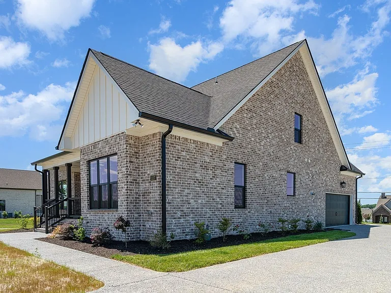 1117 Joe Martin Ln — Photo 2
