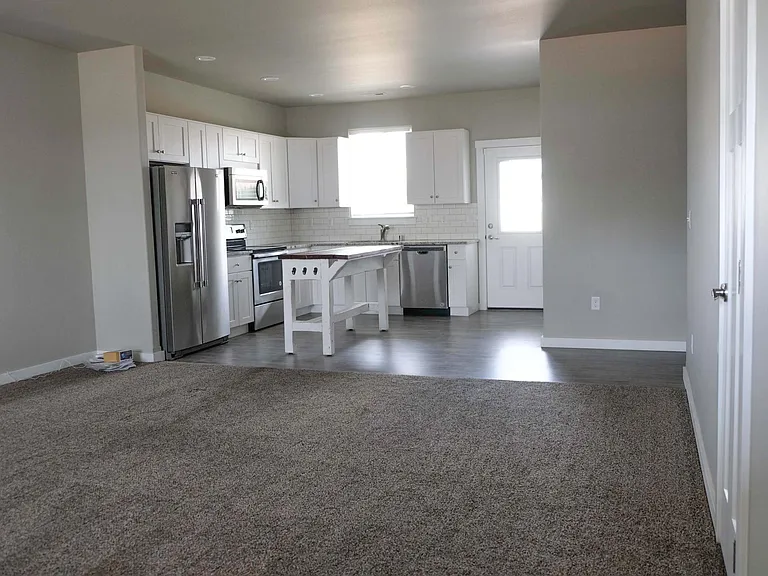 1133 S June Dr — Photo 2