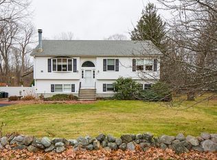 39 Shufelt Rd, South Walpole, MA 02071