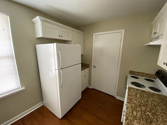 5th image of 1103D Westchester Dr