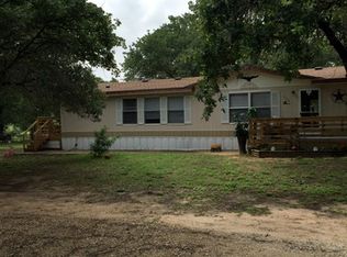 228 Creekside Dr, Floresville, TX 78114