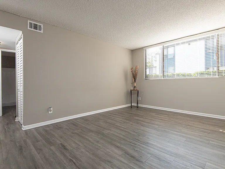 Evria Claremont Apartments — Photo 27