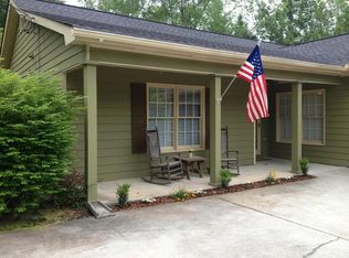 1260 Shamrock Hill Cir, Loganville, GA