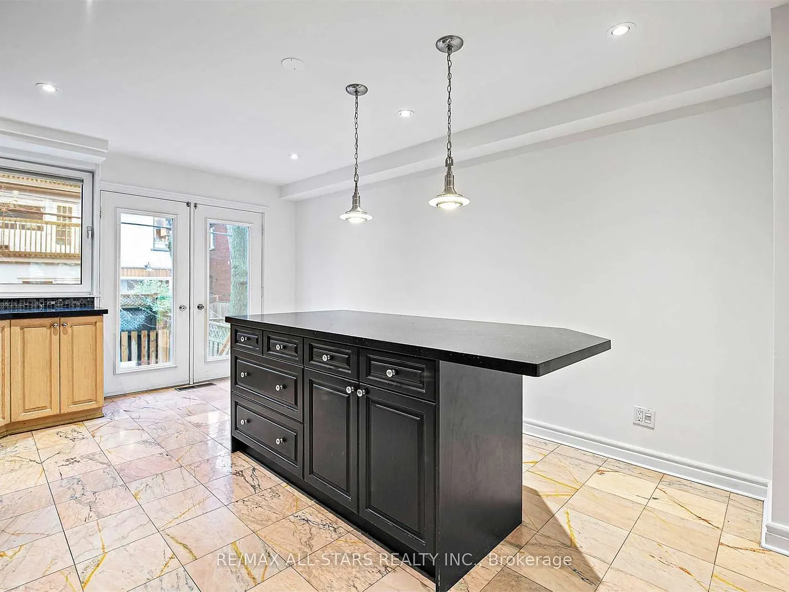 3 bed, $5,900 — Photo 3