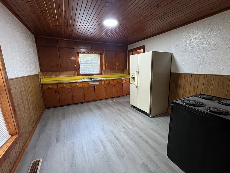 602 W Washington Ave — Photo 4