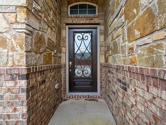 4th image of 805 Raceland