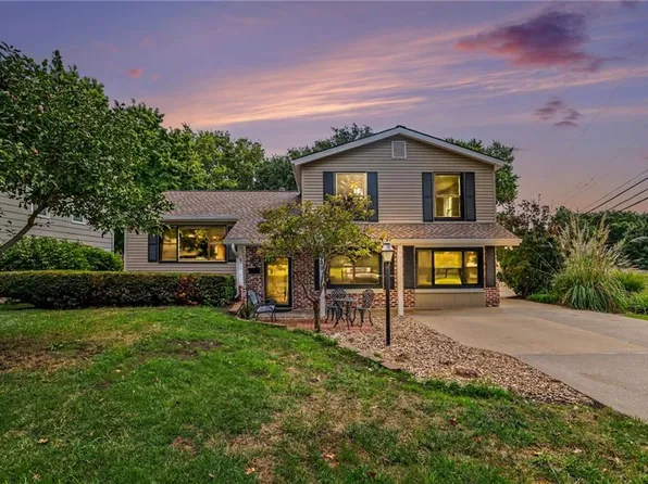 9029 Grandview Dr, Overland Park, KS 66212