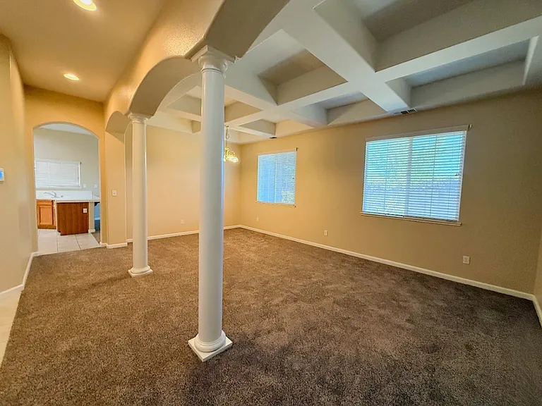 405 Hearst Dr — Photo 3