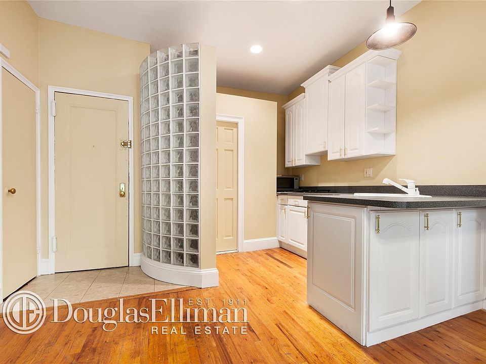 2nd image of 236 E 74th St APT 5R