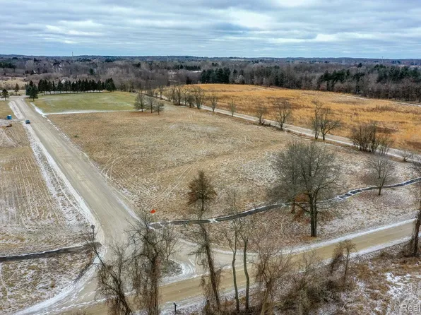 1270 Parks Rd, Oakland, MI 48363