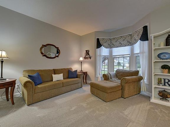 5th image of 616 Bridgeside Dr