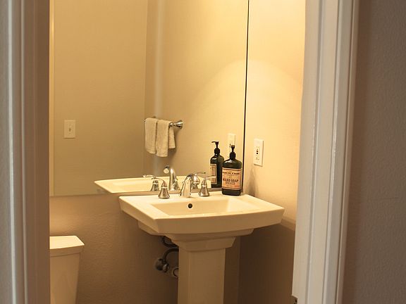 4th image of 505 Manhattan Beach Blvd APT 11