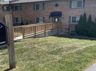 828 Malabu Dr APT 215, Lexington, KY 40502