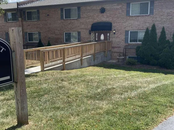 828 Malabu Dr APT 215, Lexington, KY 40502