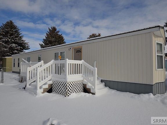 3rd image of 1724 N Pinewood Dr