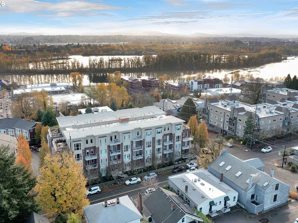 4280 S Corbett Ave Unit 102, Portland, OR 97239