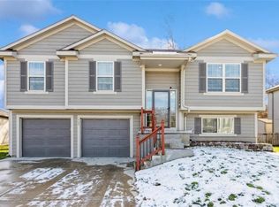 505 NW Hickory Ridge Dr, Grain Valley, MO 64029