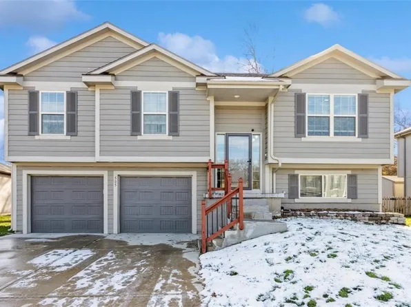 505 NW Hickory Ridge Dr, Grain Valley, MO 64029