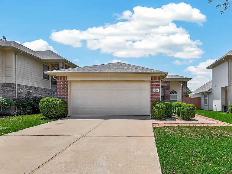 6739 Windy River Ln — Photo 1