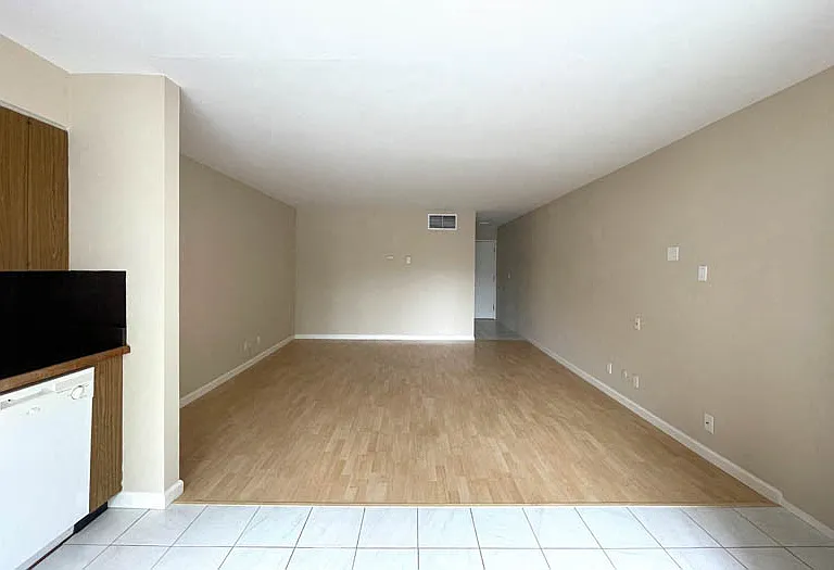 431 Dinahs Ct — Photo 10