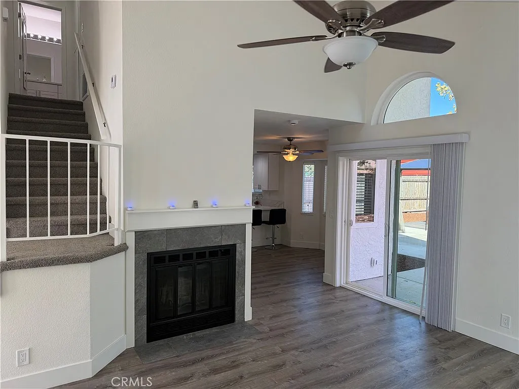 3 bed, 2.5 bath, 1286 sqft, $2,500 — Photo 3