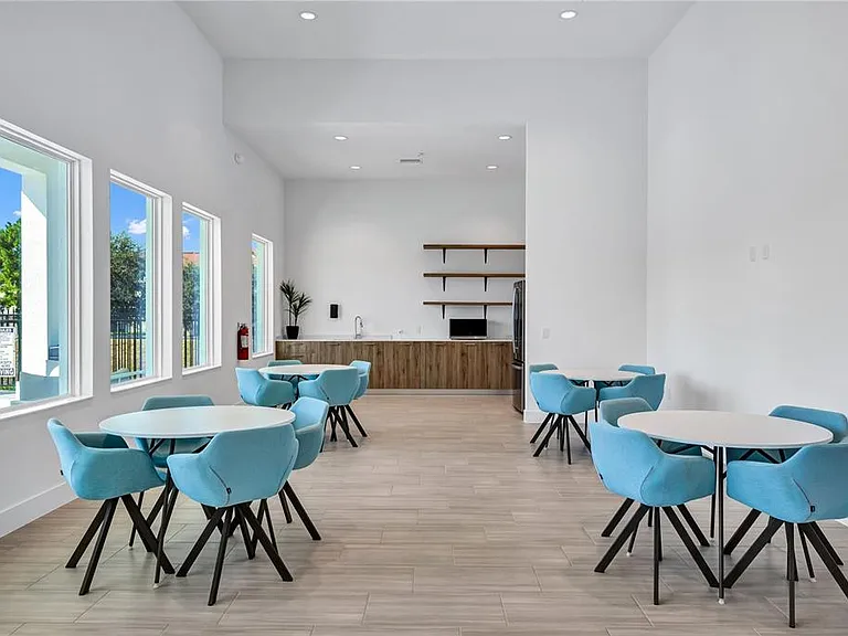 395 Famagusta Dr — Photo 31