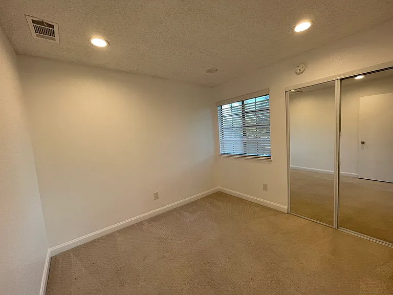 5015 Shalimar Cir — Photo 25