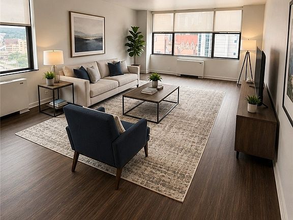 2nd image of 112 Washington Pl APT 8A