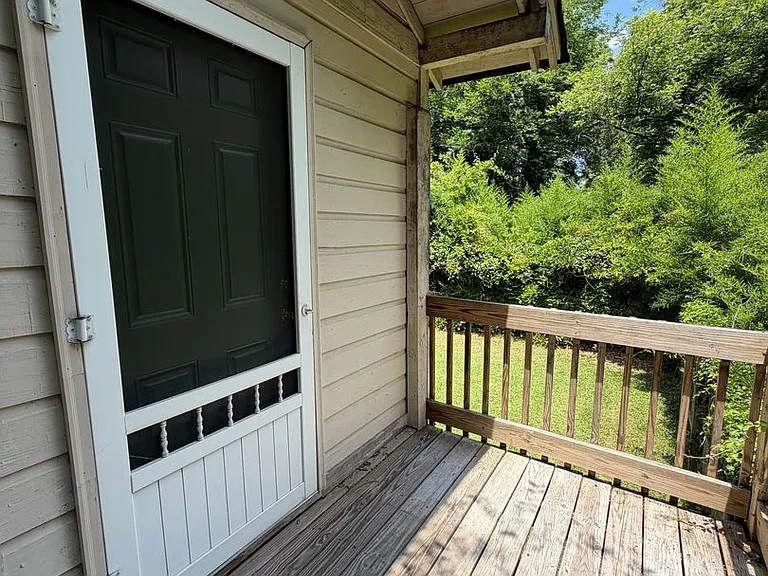 653 E Main St #D — Photo 3