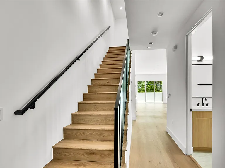 5022 Cahuenga Blvd — Photo 25