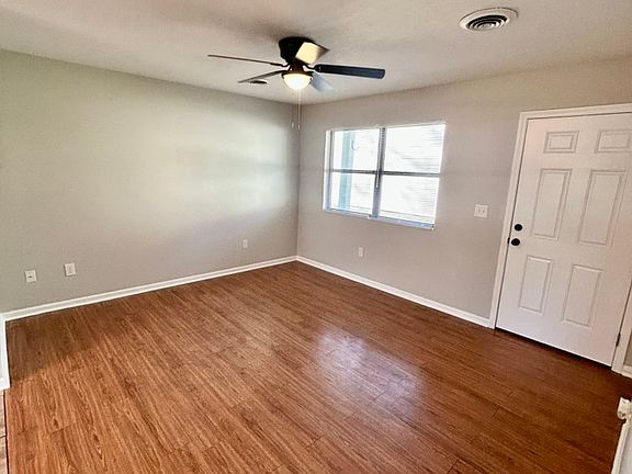 4th image of 626 N 32nd St APT 3