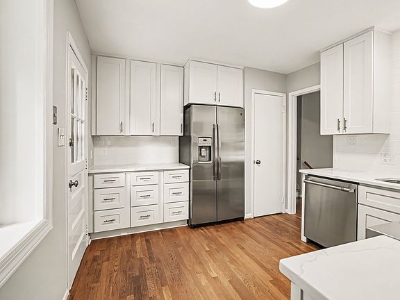3rd image of 5001 Yadkin Dr