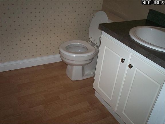 4th image of 1210 Brookline Pl APT E