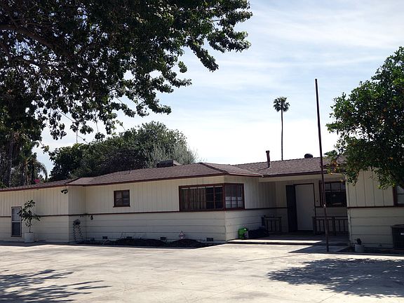 3rd image of 9822 Stanford Ave
