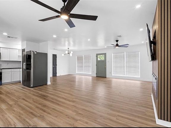 4th image of 323 Almond Creek Rd