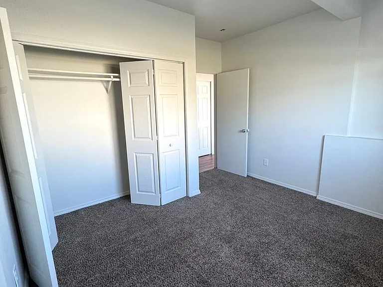 1305 E Belmont St — Photo 7