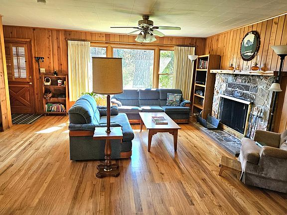 3rd image of 45695 Lauri Ln