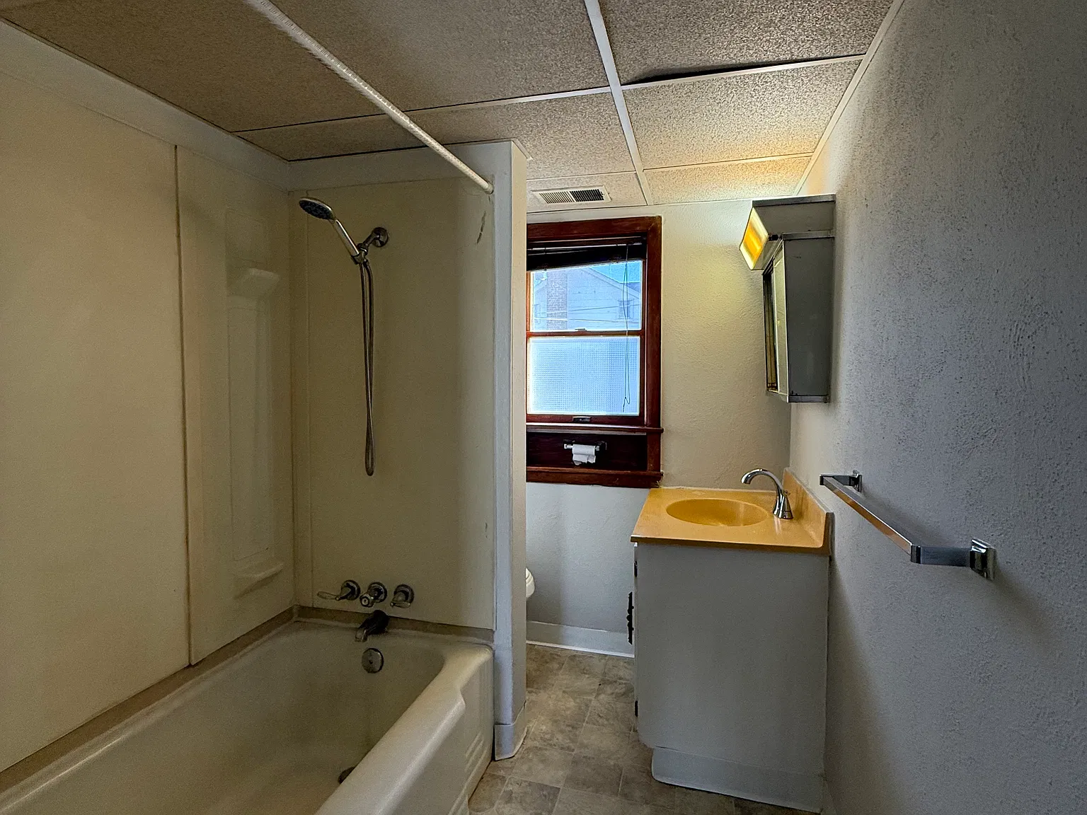 3 bed, $1,300 — Photo 3