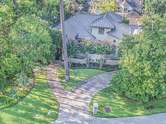 2nd image of 272 Bryn Mawr Cir