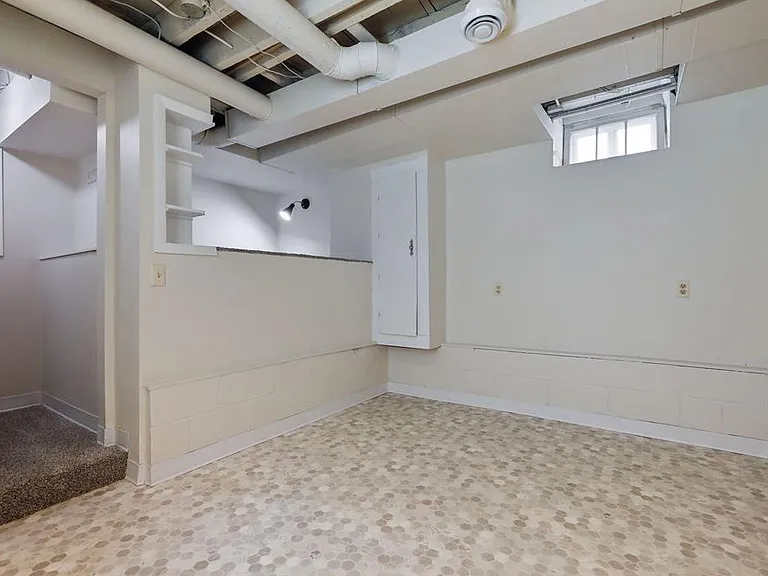 314 12th Ave NE — Photo 61