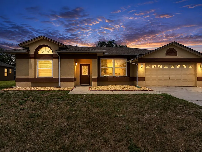 10435 Crestfield Dr — Photo 2