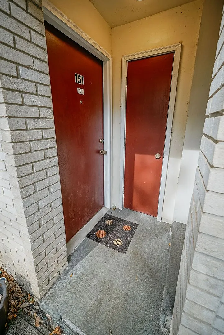 Super Cute 2 bed 2 bath property — Photo 3