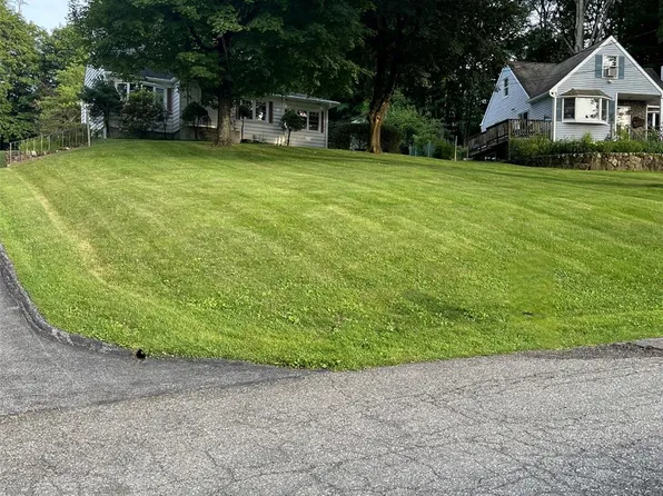 11 Crescent Drive, Cortlandt Manor, NY 10567