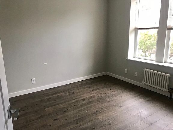 4th image of 215 E Broadway APT 1L
